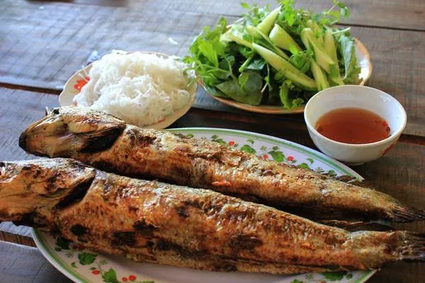 Trải nghiệm làm đặc sản cá lóc nướng tại Làng Chăm Đa Phước