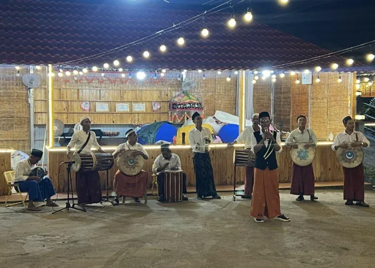 Tham quan khu chợ quê buổi tối, giao lưu văn nghệ truyền thống dân tộc Chăm