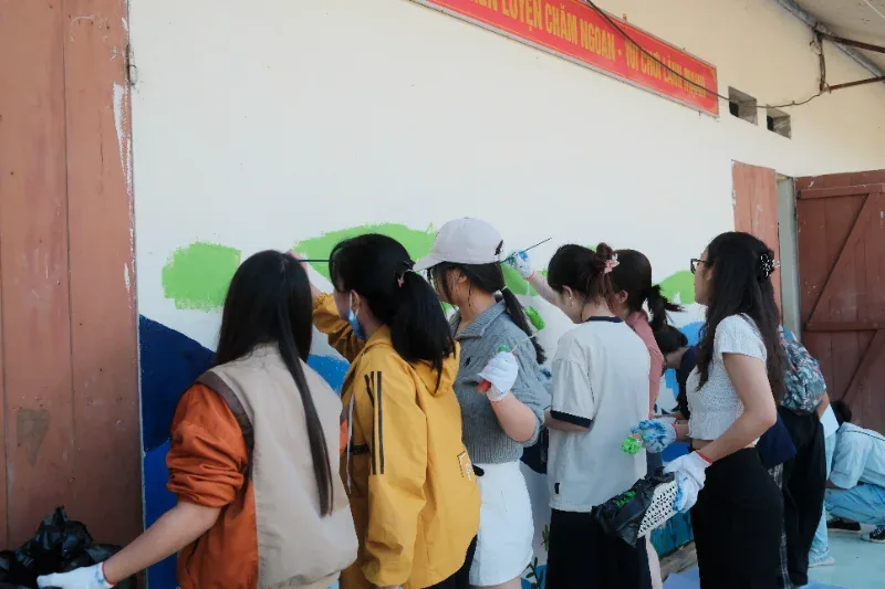 Tham gia hoạt động tình nguyện 