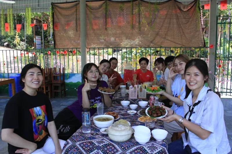 Ăn trưa, nghỉ ngơi