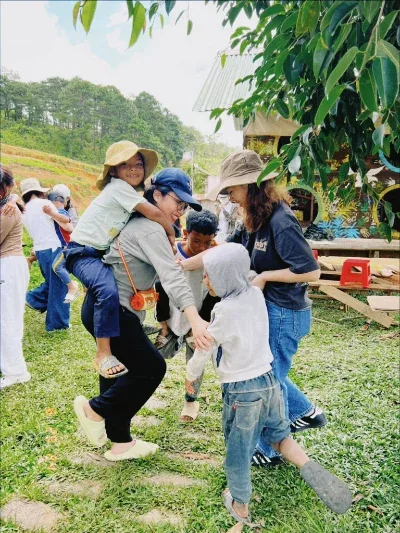 Tham gia hoạt động tình nguyện