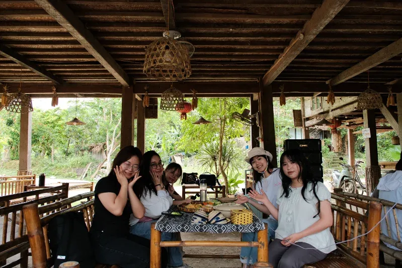 Ăn trưa, nghỉ ngơi