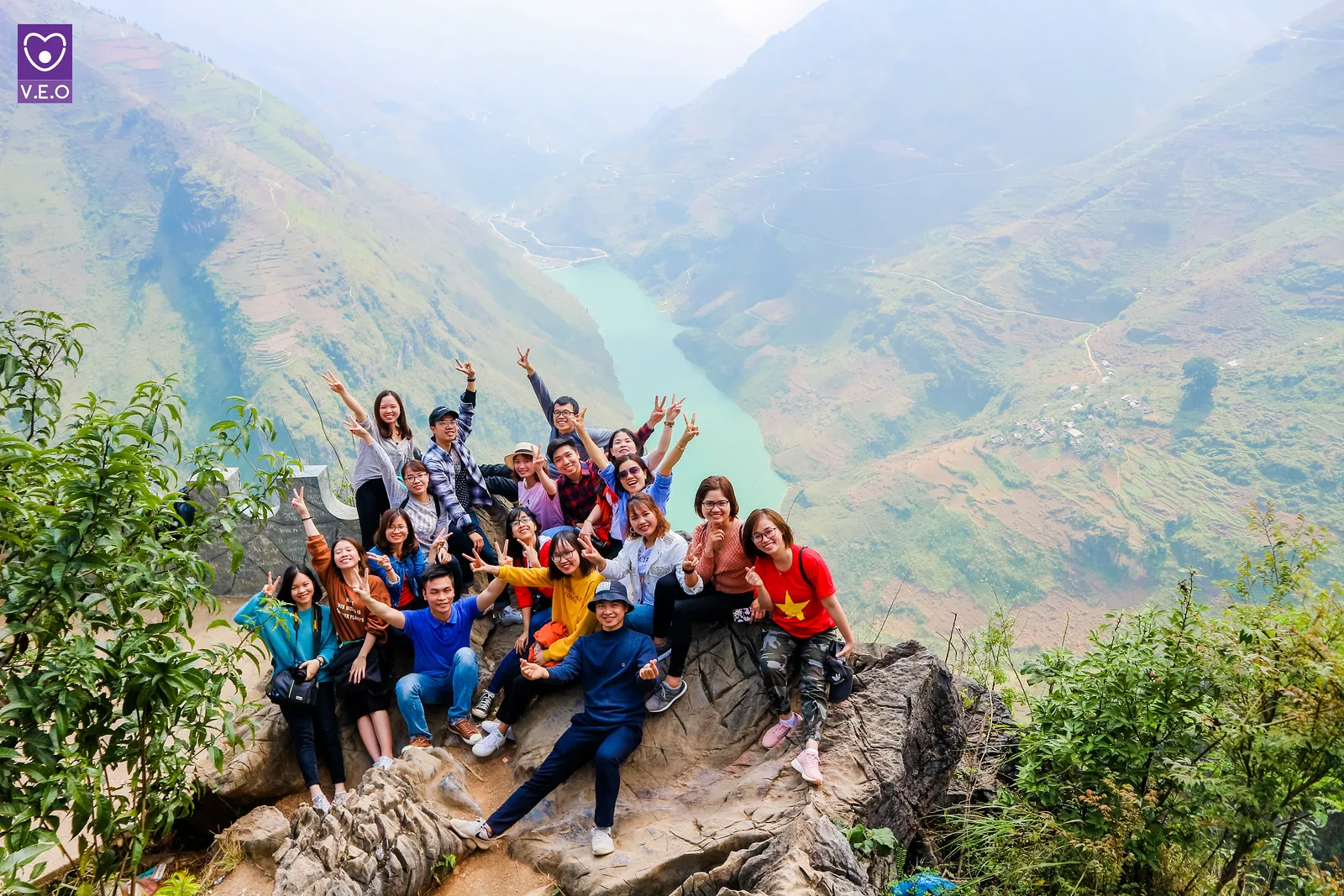 Du lịch tình nguyện Hà Giang bạn sẽ vừa được ngắm núi rừng mà vừa được làm điều ý nghĩa
