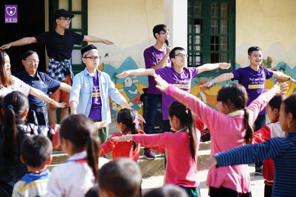 Các trại hè kỹ năng sống giúp các em rèn luyện kỹ năng giao tiếp, làm việc nhóm, giải quyết vấn đề và thích nghi với môi trường mới.
