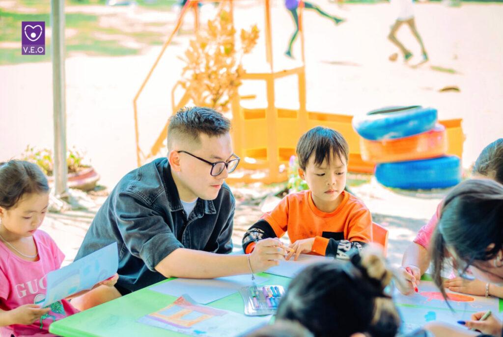 Hoạt động ngoại khóa là cơ hội để bạn áp dụng kiến thức đã học vào thực tế, rèn luyện kỹ năng và tích lũy kinh nghiệm
