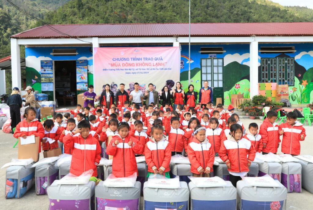 Chương trình "Mùa đông không lạnh" tại điểm trường Séo Mý Tỷ