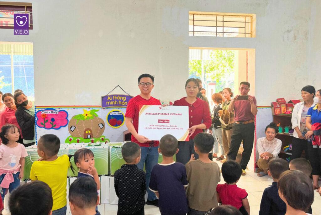 Những món quà này là sự quan tâm và sẻ chia của doanh nghiệp đến các em nhỏ vùng cao còn nhiều khó khăn