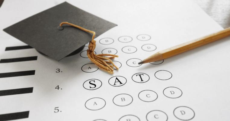 SAT là bài kiểm tra đánh giá năng lực chuẩn hóa được sử dụng rộng rãi cho xét tuyển đại học trong hệ thống giáo dục Mỹ