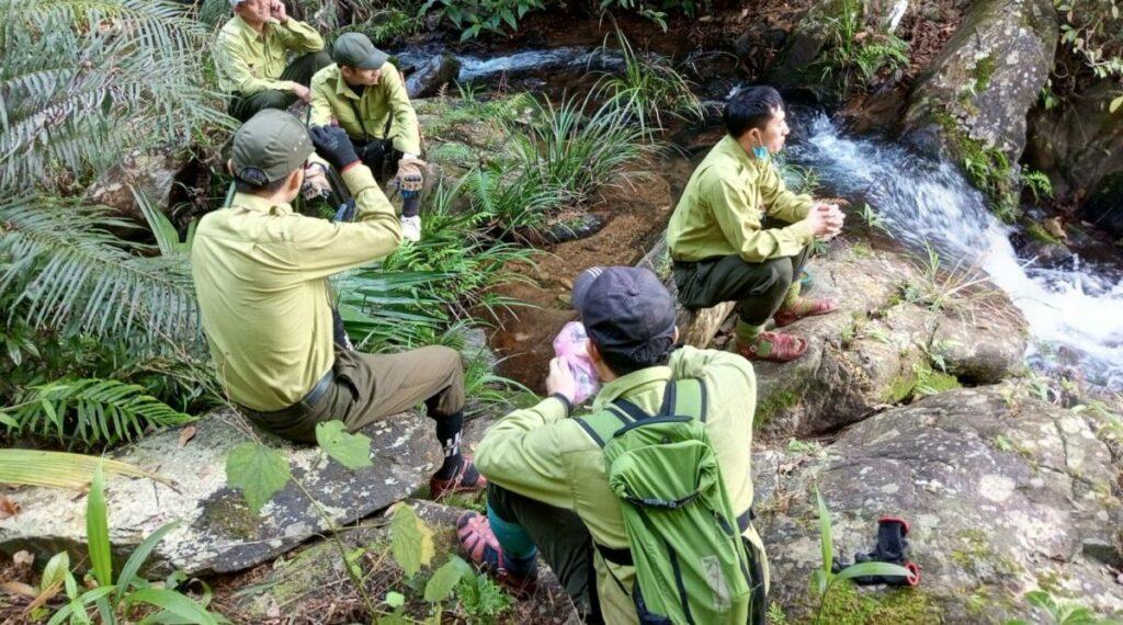 Một phần quỹ được sử dụng nhằm hỗ trợ đội ngũ kiểm lâm trên chặng đường tuần tra, bảo vệ rừng