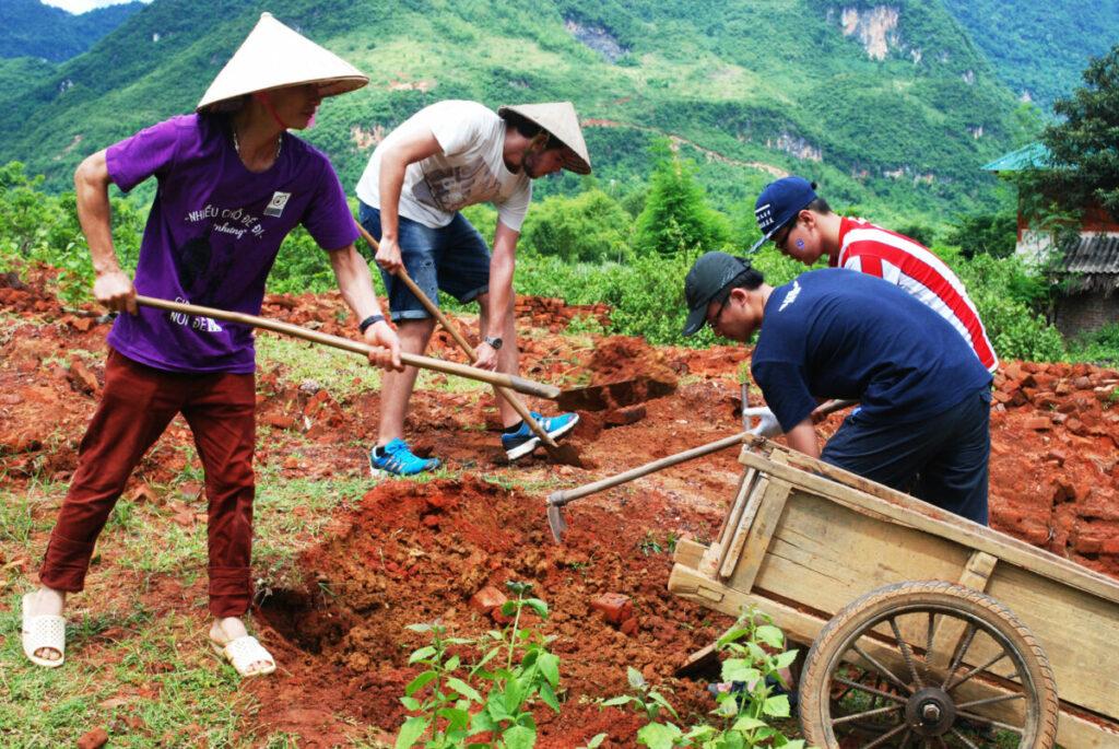 Tham gia vào các hoạt động xã hội giúp bạn phát triển bản thân một cách toàn diện