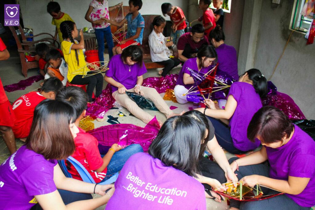 Việc tuyển dụng và duy trì một đội ngũ tình nguyện viên hoặc nhân viên có kỹ năng và tâm huyết là một thách thức không nhỏ. 