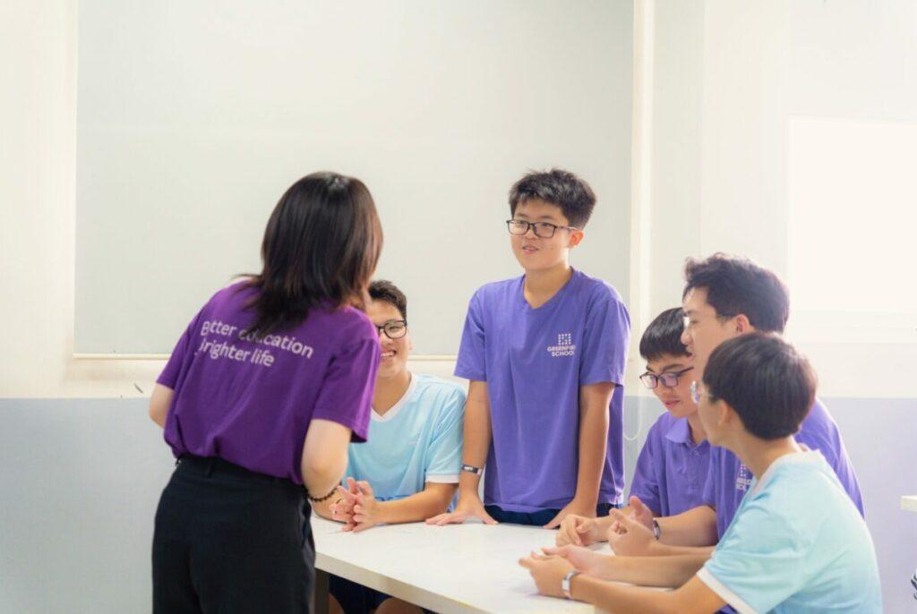 Những hoạt động thiên về trình bày ý tưởng trong các trại hè sẽ rất hữu ích đối với học sinh trong việc cải thiện kỹ năng giao tiếp