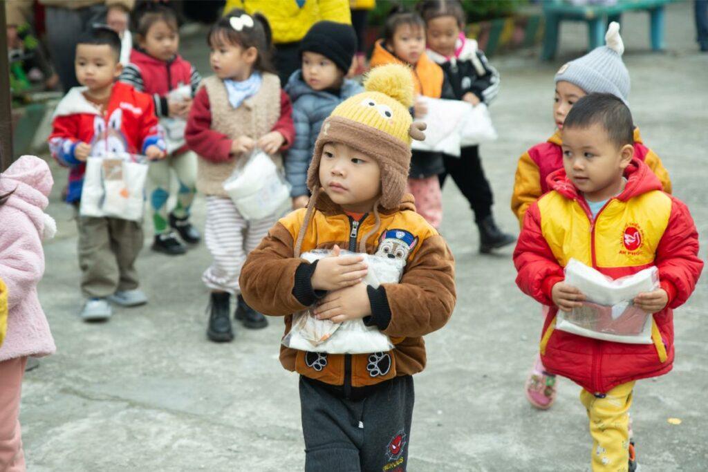 "Dự án Áo ấm cho em" là một hoạt động xã hội thường niên do nhóm tình nguyện viên trẻ tại Hà Nội tổ chức
