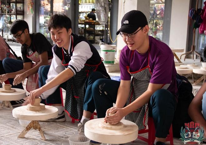 hòa mình vào đời sống văn hóa, trải nghiệm những nét đặc sắc và độc đáo của đất nước bạn đang du học.
