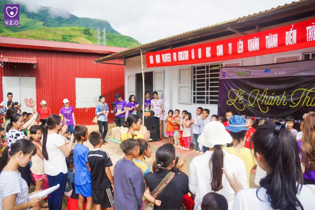 Bạn cũng nên tìm hiểu về văn hóa, phong tục, luật lệ, và an ninh của địa phương mà bạn sẽ đến