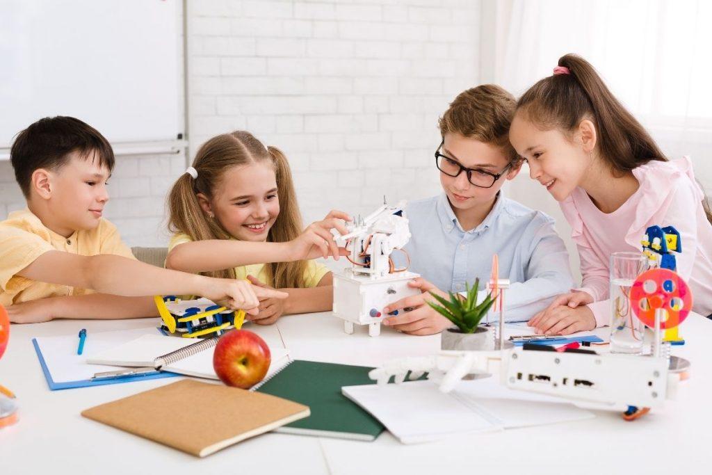 Hoạt động ngoại khóa STEM giúp học sinh vừa học vừa chơi, vừa rèn luyện tư duy sáng tạo