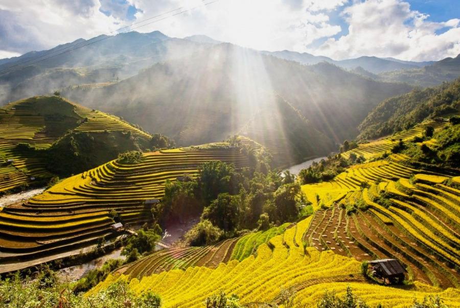 Đèo Khau Phạ là cửa ngõ dẫn vào Mù Cang Chải từ hướng Nghĩa Lộ, cũng là điểm ngắm cảnh lý tưởng nhất từ trên cao