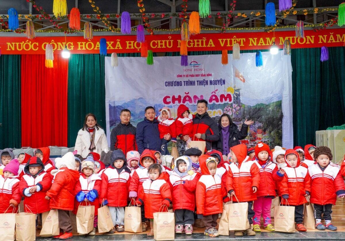 [VEOxMay Sông Hồng] Hành trình tình nguyện “Chăn ấm cho em” tại Hà Giang: Dệt nắng ước mơ xanh, hơi ấm gửi vùng biên